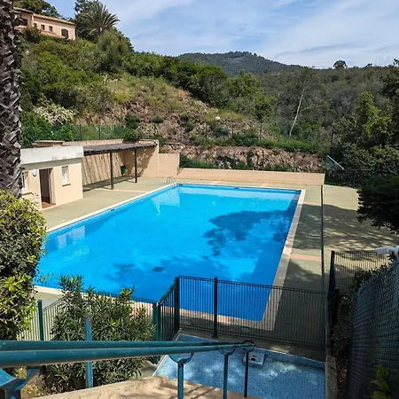 Apartment Avec Vue Exceptionnelle Dans De Standing, Au Calme, Avec Piscine