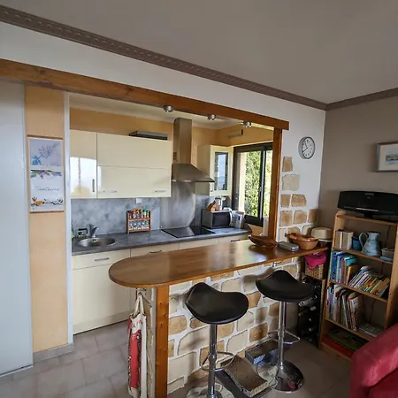 Avec Vue Exceptionnelle Dans De Standing, Au Calme, Avec Piscine Apartment